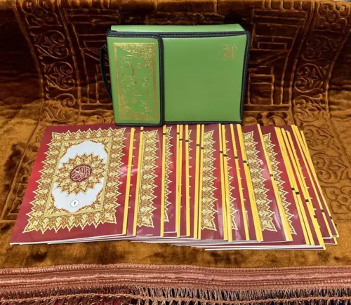 Arabisk koran i 30 delar med läderväska, grön