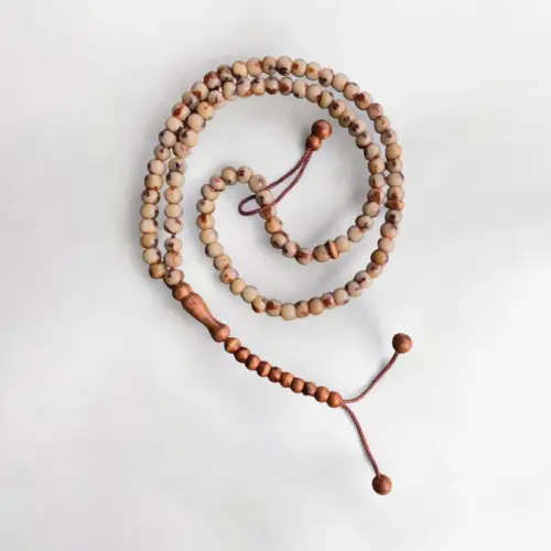 Handgefertigte Tasbih aus Dattelkernen mit 99 Perlen
