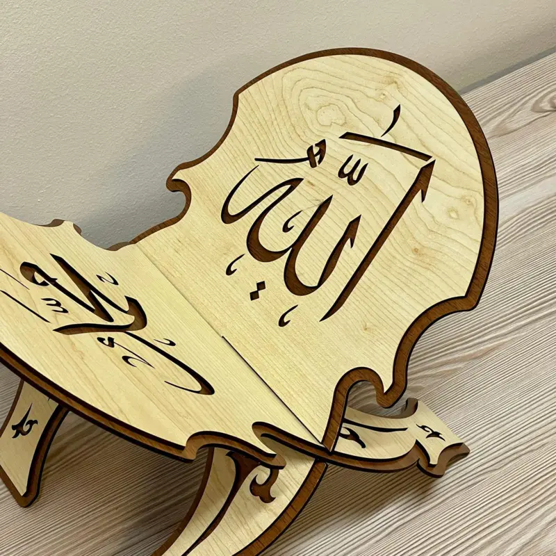Koranhalter mit Kalligraphie aus Holz 40 cm