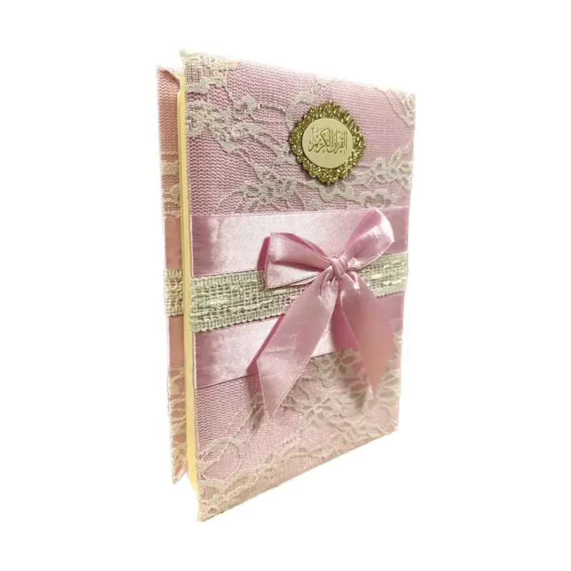 Dekorativ koran med blommor och rosetter (finns i flera färger)