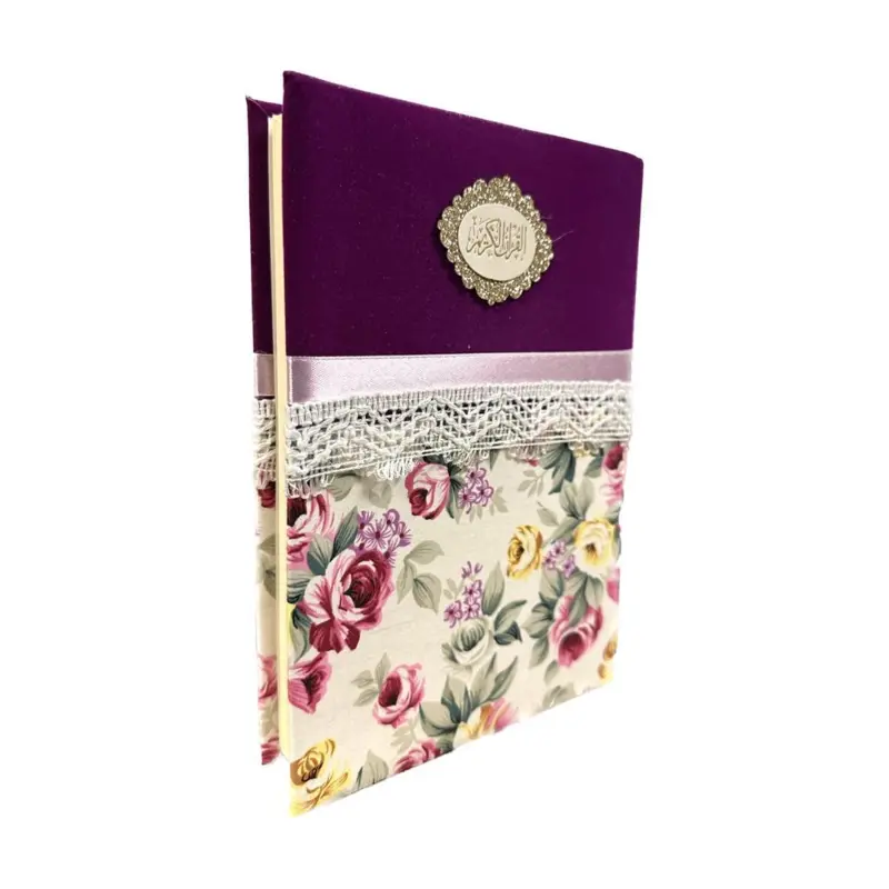 Dekorativ koran med blommor och rosetter (finns i flera färger)