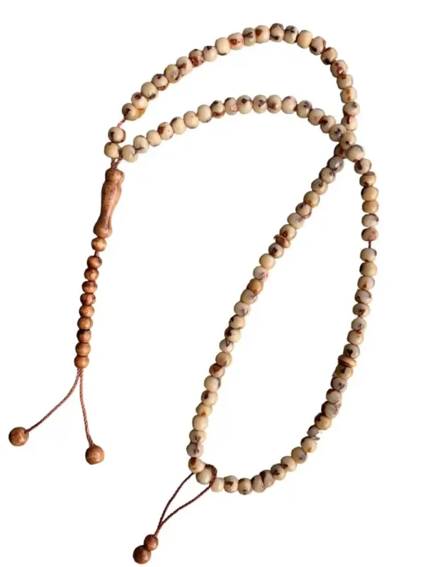 Handgjord Tasbih gjord av dadelkärnor med 99 pärlor