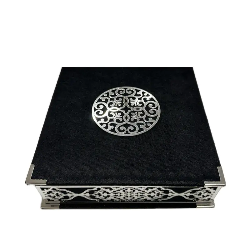 Medina Koran gåvoset i svart