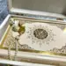 Große Koran-Geschenkbox in Cremeweiß mit goldenen Details