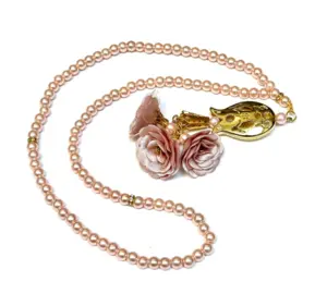 Rosa Blumen-Tasbih mit goldenen Details, 99 Perlen